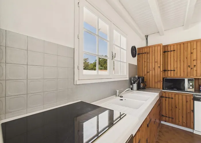 500 M De La Plage, Jardin, Maison Pour 5 Hébergement de vacances *